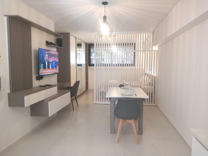 MONOAMBIENTE DIVISIBLE CON PATIO - PARAGUAY 2323
