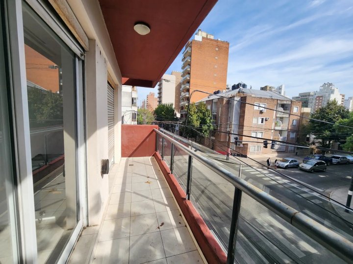 2 DORMITORIOS CON BALCÓN AL FRENTE - SUIPACHA Y MENDOZA